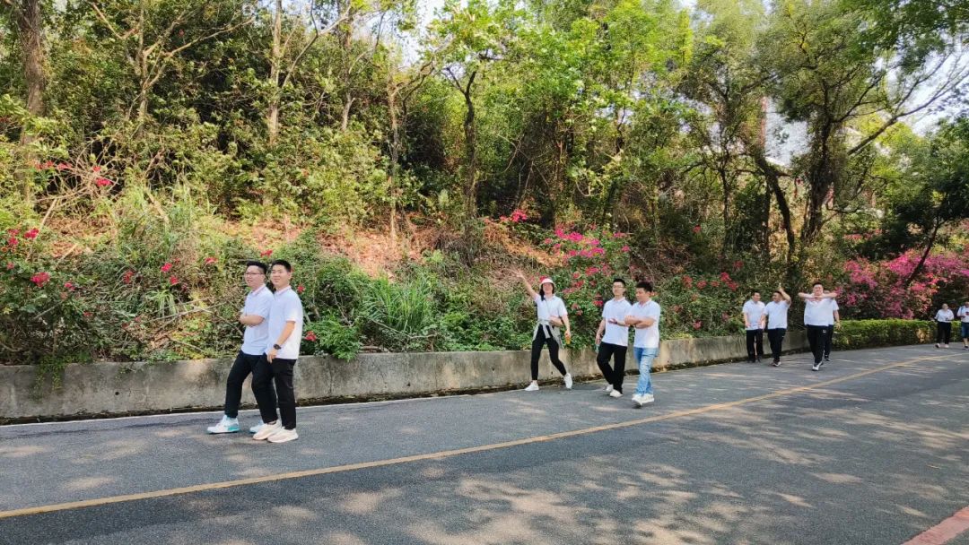 覽紅花湖美景，鑄藍(lán)柯路精神